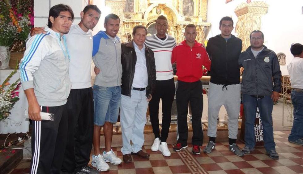 Los futbolistas del Real Garcilaso se encomendaron ante el santo de su localidad, el Señor de Huanca. (Facebook)
