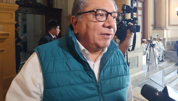 Pide excarcelación. El congresista Carlos Anderson señaló que el TC "debe ponerse los pantalones" y liberar a Fujimori. (Foto: Tomada con Motorola G100)