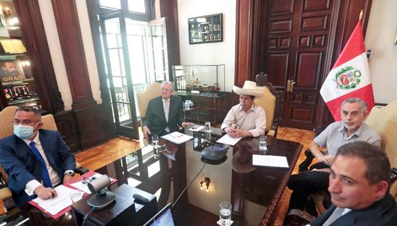 Pedro Francke tuvo reunión el lunes 10 de enero con el presidente Castillo y el canciller Óscar Maúrtua. (Twitter)