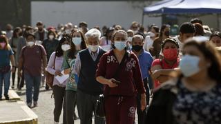 COVID-19: El mundo recibe el Año Nuevo bajo la sombra de la pandemia