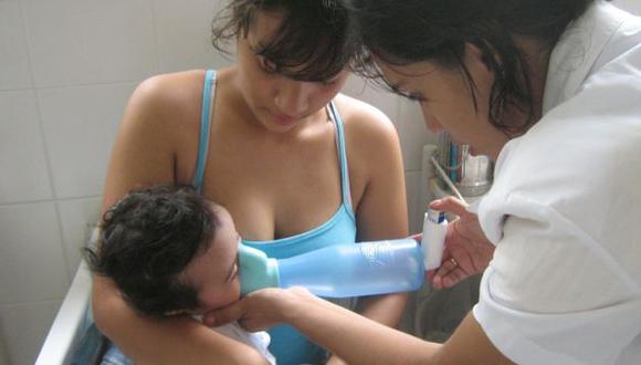 Médicos aseguran que el uso del inhalador no causa daños en los niños. (Internet)