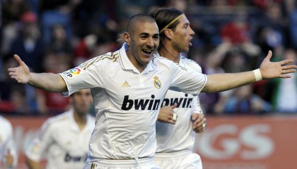 CRACK. El francés Benzema convierte el tercero del Madrid y su vigésimo gol en el torneo. (Reuters)