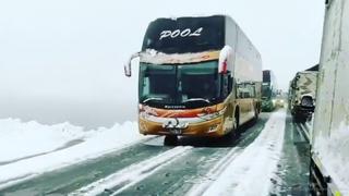 Exhortan a transportistas a conducir con precaución tras fuerte nevada en Carretera Central [VIDEO]