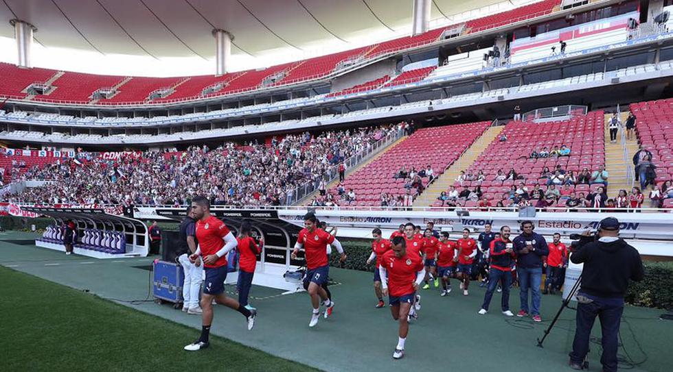 Un sector de la tribuna preferencial fue copada por hinchas de las Chivas. (Foto: Facebook)