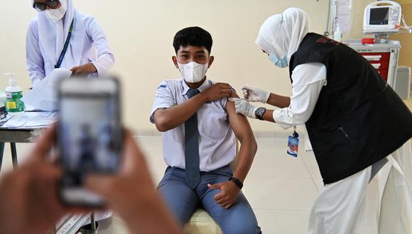 Indonesia registra una tasa de vacunación completa del 37 por ciento. (Foto: CHAIDEER MAHYUDDIN / AFP)