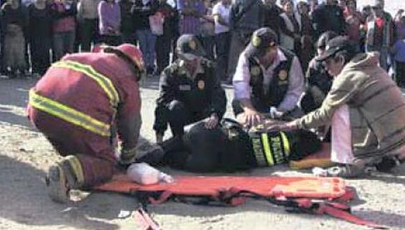 Arequipa: Auto atropella a mujer policía. (Heiner Aparicio)