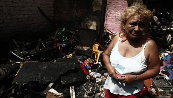 Fuego dejó sin casa a 4 familias. (César Fajardo)