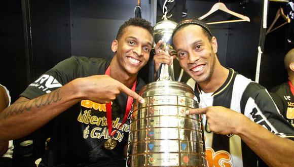 Ronaldinho recuperó la sonrisa cuando muchos creían que a sus 33 años estaba acabado por su ‘vida alegre’. (Internet)