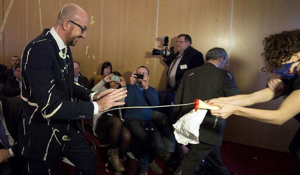 Feministas atacaron al primer ministro belga. (AFP)