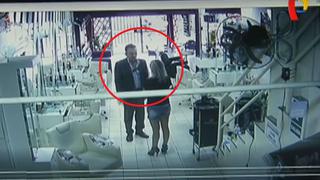 El llamado 'ladrón elegante' es captado por cuarta vez robando un celular [VIDEO]