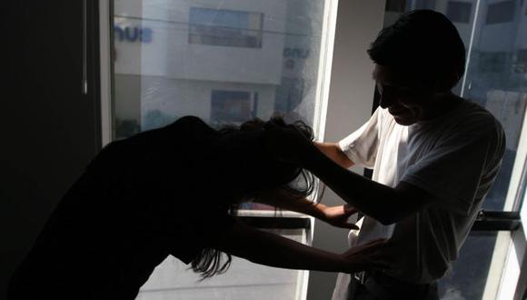 Gobierno promulgó ley de protección a la mujer y familia en caso de violencia. (Perú21)
