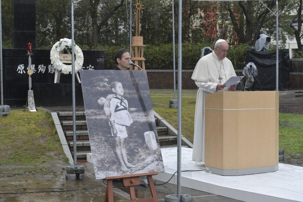 Los sobrevivientes del primer ataque nuclear de la historia, el 6 de agosto de 1945, en Hiroshima, describieron el domingo las “escenas del infierno” que habían presenciado ante el papa Francisco, que vino a Japón a predicar el desarme nuclear. (Foto: AFP)