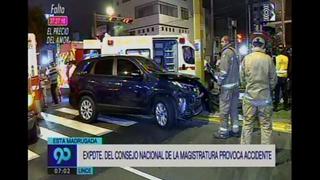 Exmagistrado del CNM chocó su camioneta contra ambulancia de bomberos en Lince y dejó dos heridos [Video]