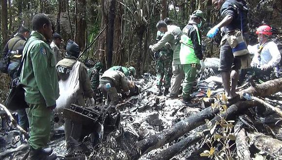 Indonesia: Confirman muerte de los 54 ocupantes de avión que se estrelló con US$470,000. (AFP)
