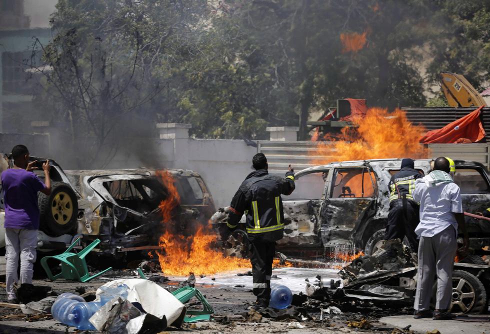 Las autoridades de Somalía confirman que hasta el momento son doce los fallecidos por la explosión de un coche bomba. (Foto: EFE)