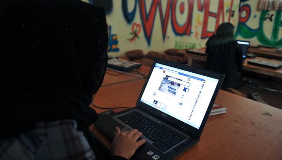 El bloqueo de Facebook impide que las personas que no estén en sus contactos descarguen o compartan su foto de perfil, o vean contenidos publicados en su muro. (Foto: SHAH MARAI / AFP)