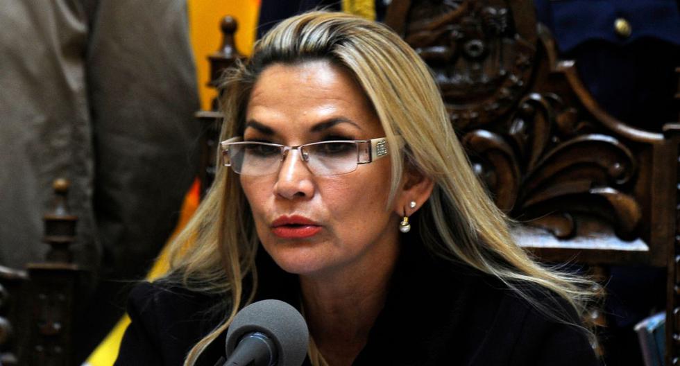 El gobierno de la presidenta interina Jeanine Áñez sustenta que las muertes no son atribuibles al ejército y la policía. (Foto: AFP)