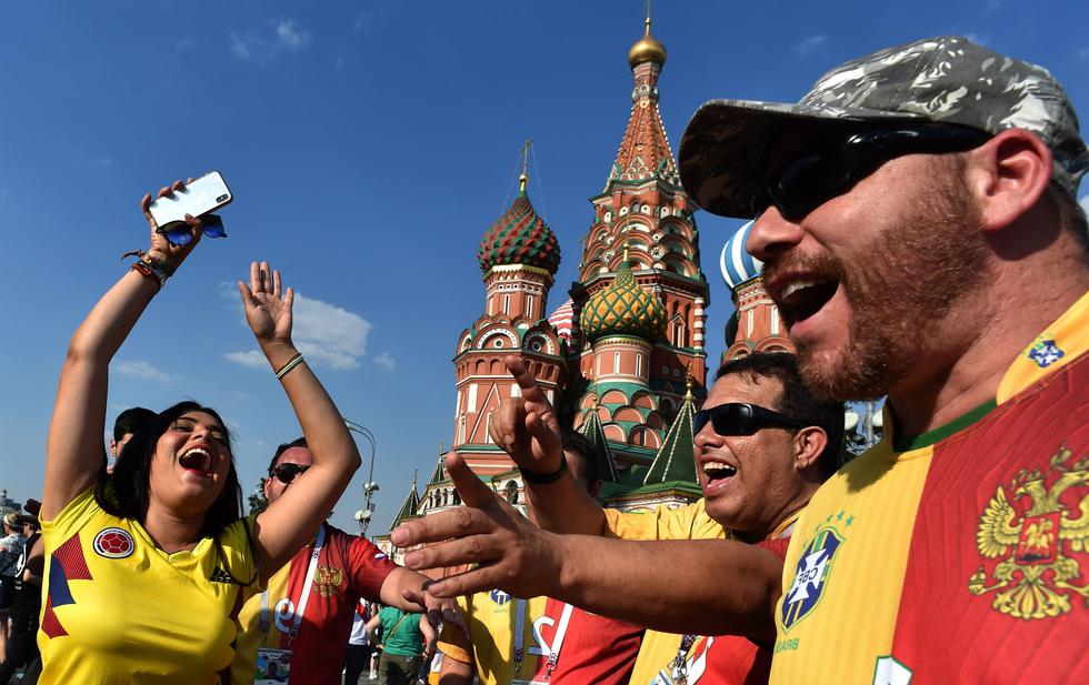 Hinchas brasileños indignan a su país por bromas machistas hacia chicas rusas. (AFP)