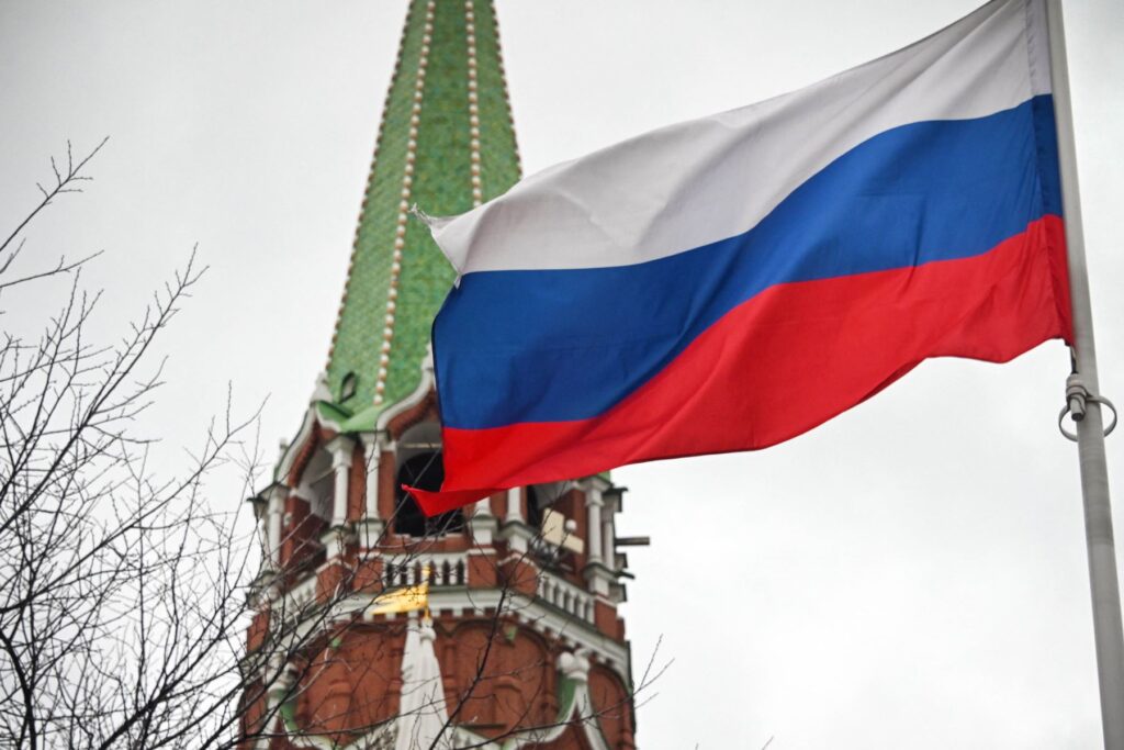 Rusia expulsa a dos funcionarios británicos de la embajada de Moscú, tras acusarlos de hacer espionaje. (Foto: AFP)